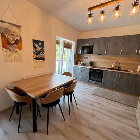 Prague Airport Family Apartman *