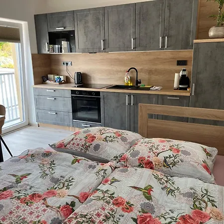 Prague Airport Family Apartman *